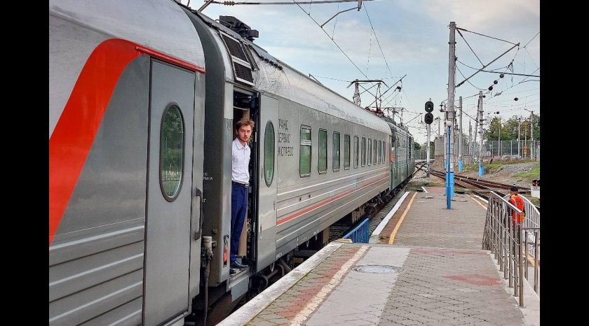 Поезд Гранд сервис экспресс Крымский мост