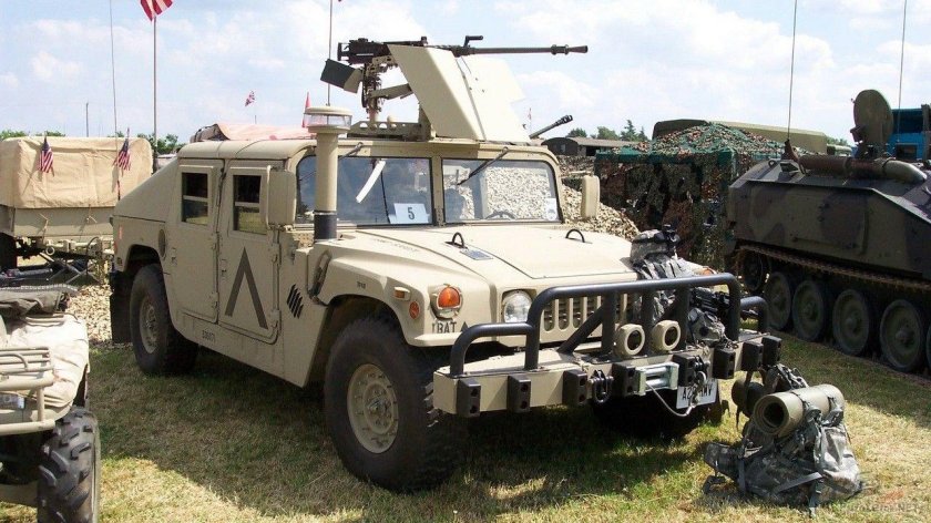 Hummer h1 Humvee с пулеметом