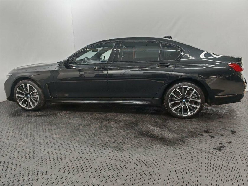 Бмв 7 серии 2021