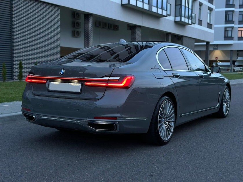 БМВ 750i g11