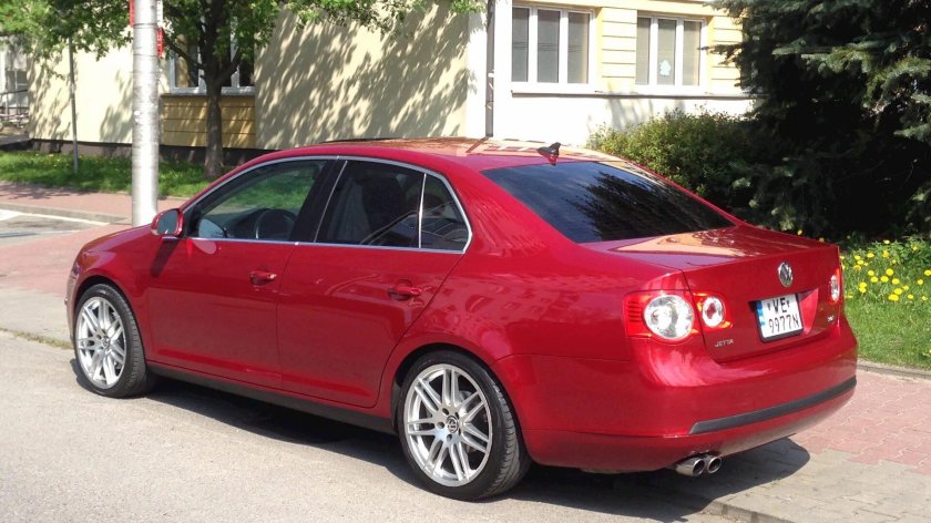 Джетта 5 красная