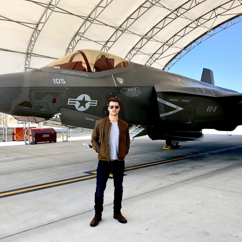 Top Gun Maverick самолет