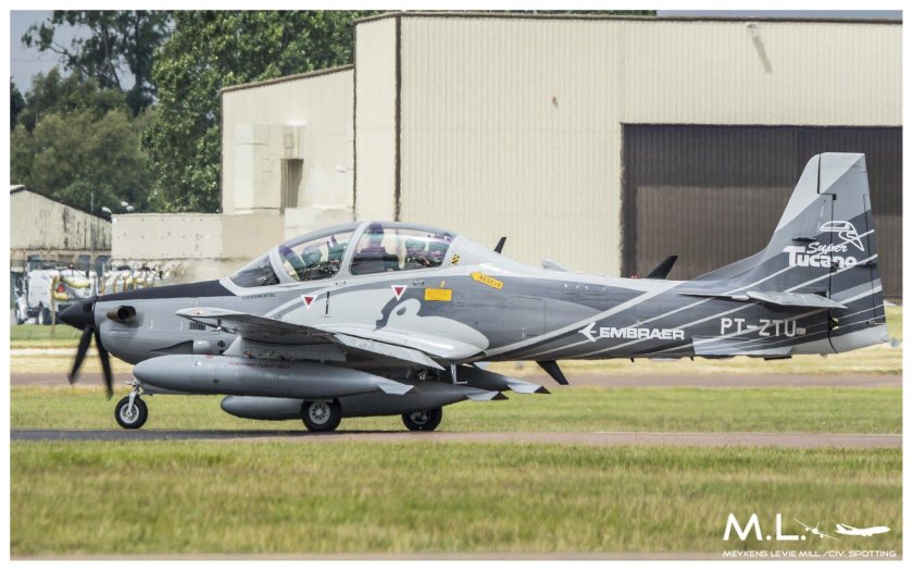 Супер Тукано самолет 148