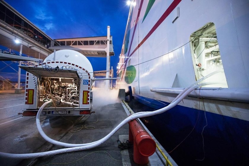 Бункеровка судна СПГ