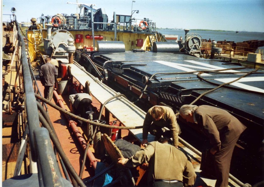 Танкер труженик Владивосток