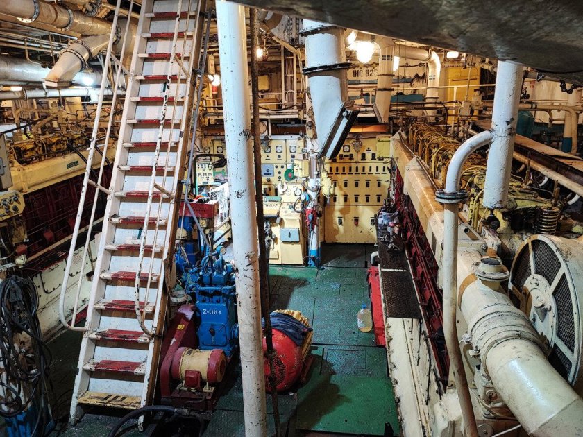 Машинное отделение теплохода рт 300