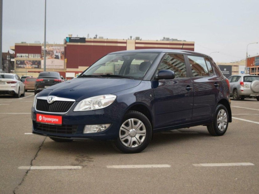 Шкода Фабия 3 мокрый асфальт