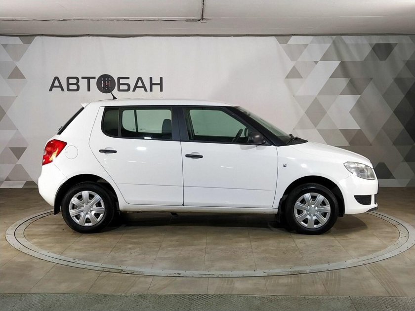 Шкода фабия 1.6 автомат 2013г