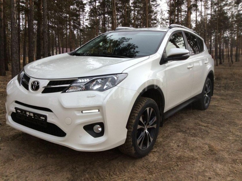 Toyota rav4 белая
