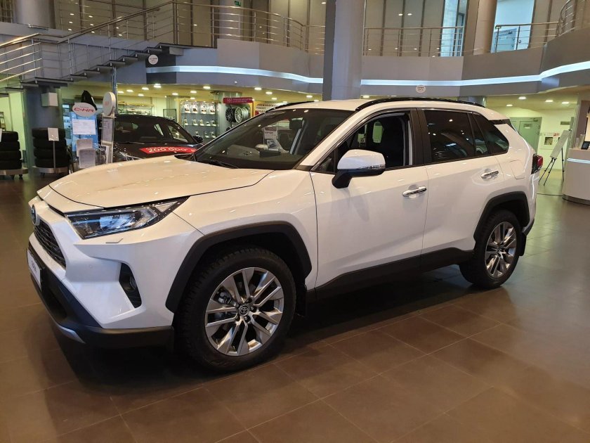 Тойота рав 4 белый перламутр 2021