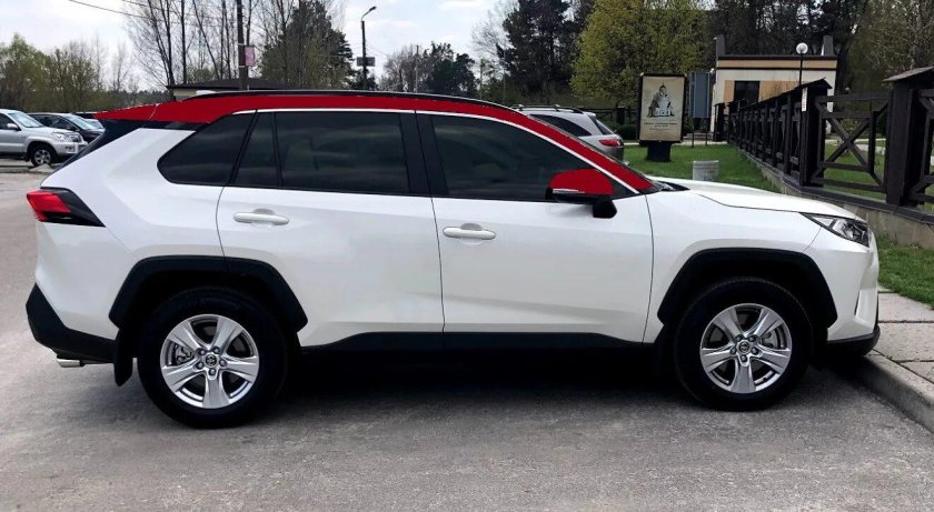 Toyota rav4 2021 белый