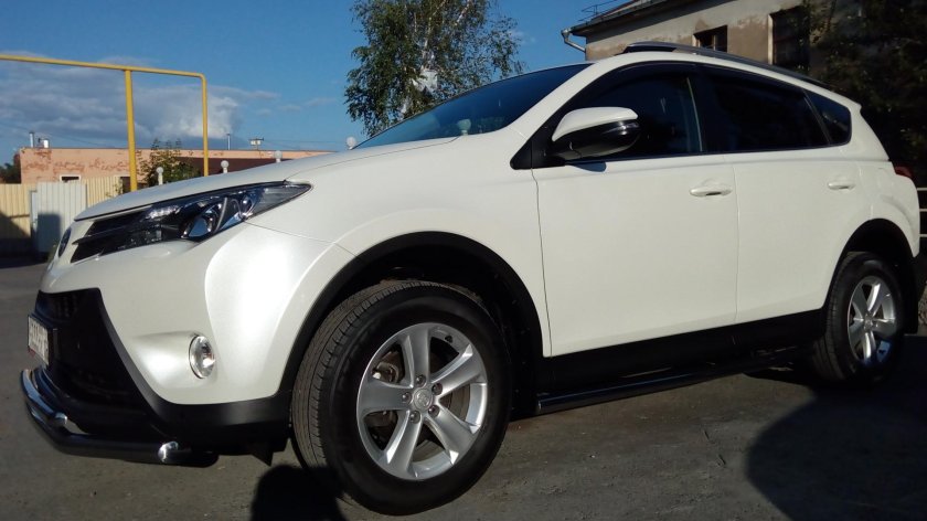 Тойота рав 4 белый перламутр 2021