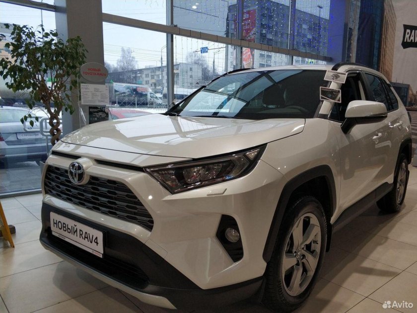 Тойота рав 4 2022 белая