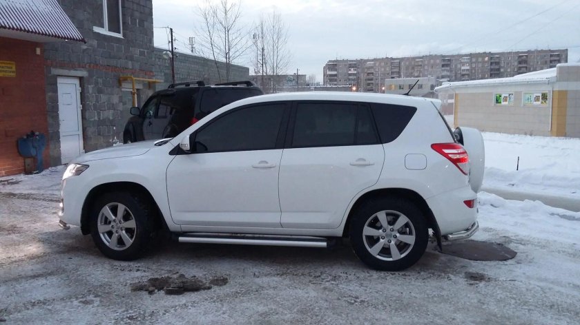 Toyota rav4 2012 белый