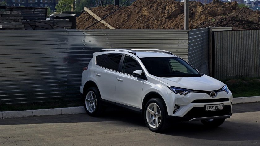 Toyota rav4 белая