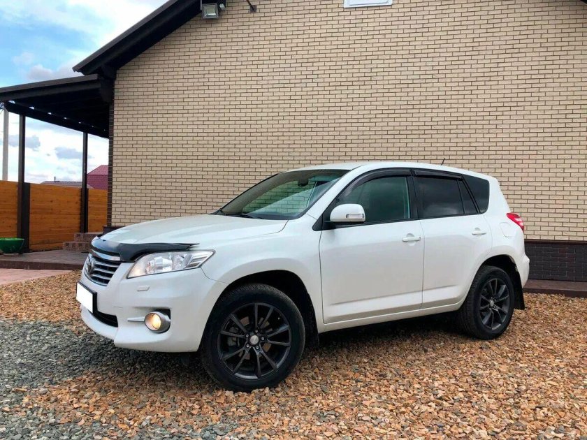 Toyota rav4 2012 белый