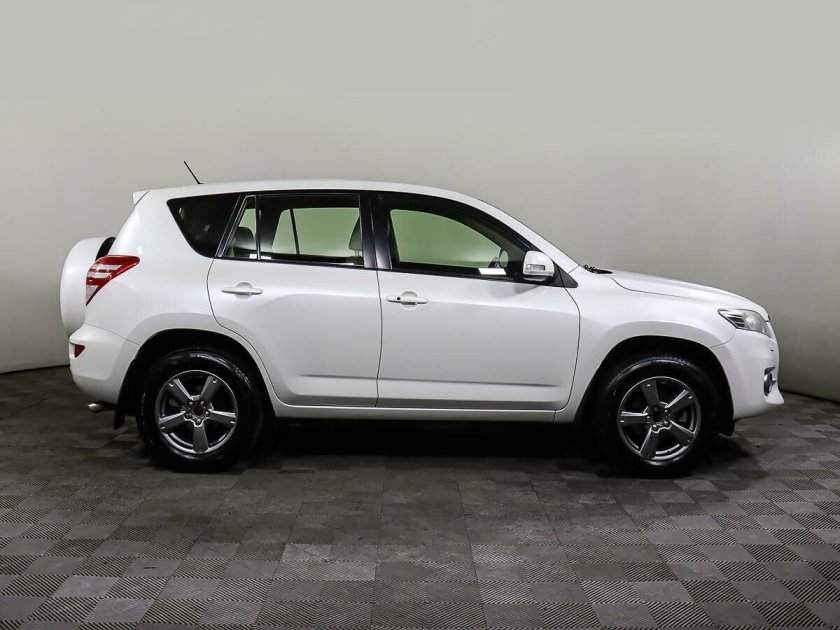 Тойота рав 4 2011г белая