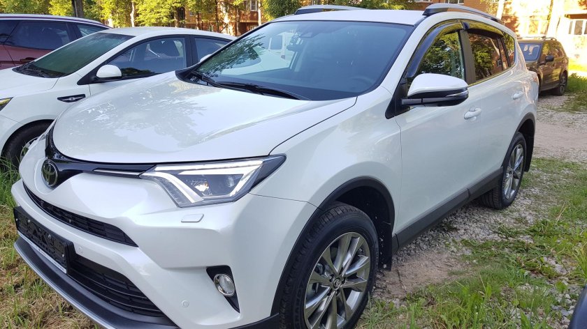 Тойота рав 4 белый перламутр