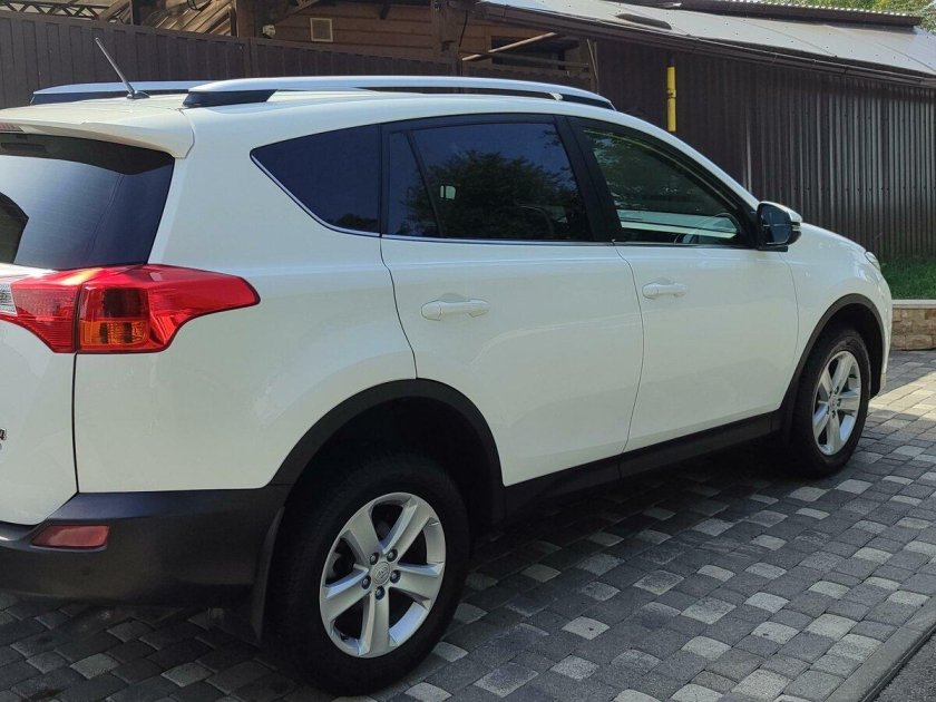 Тойота рав 4 2013 белый