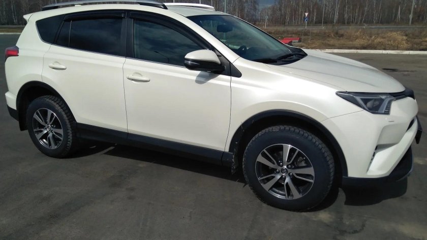 Тойота рав 4 белый перламутр