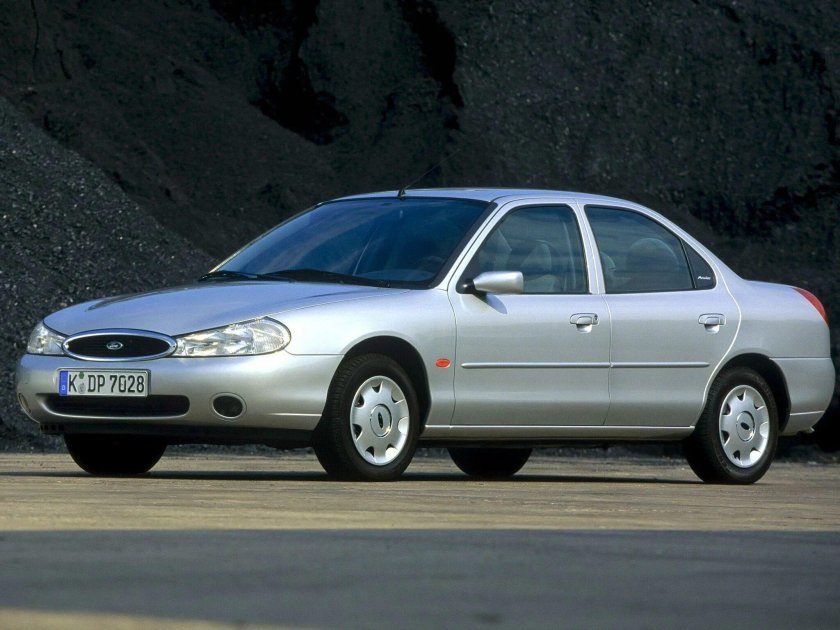 Ford Mondeo 1996 седан