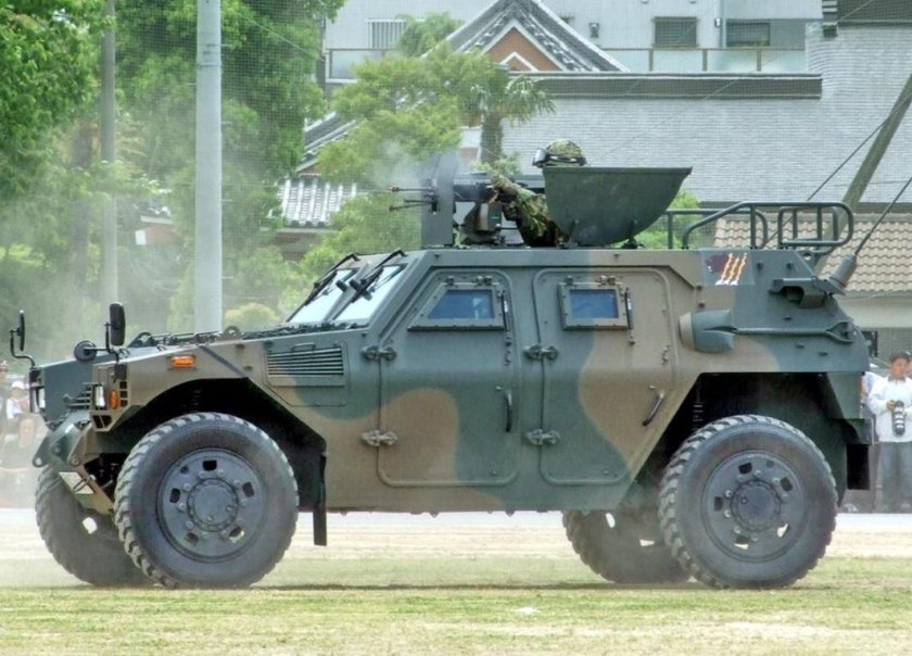 Броневик Komatsu Lav 2020