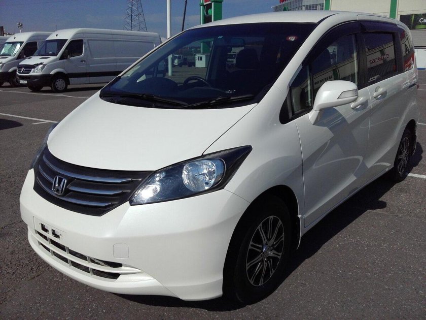 Honda freed Spike 2011