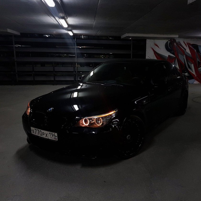 BMW m5 e60 черная