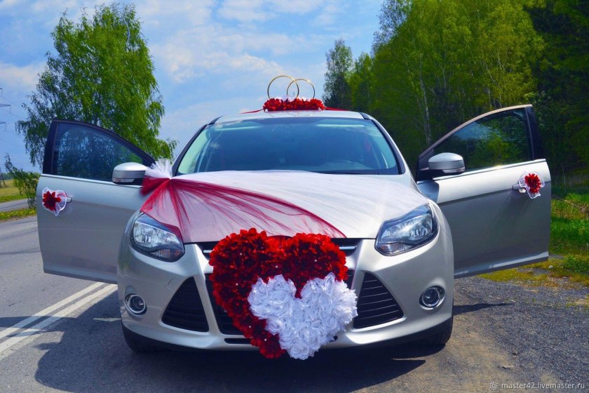 Украшение свадебного автомобиля