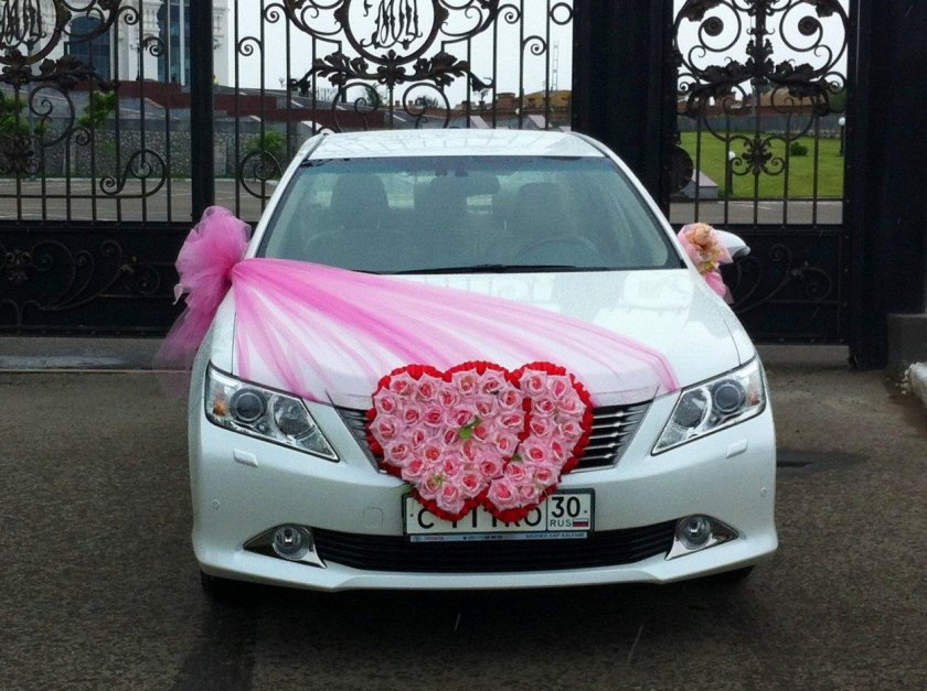 Украшение машины на свадьбу