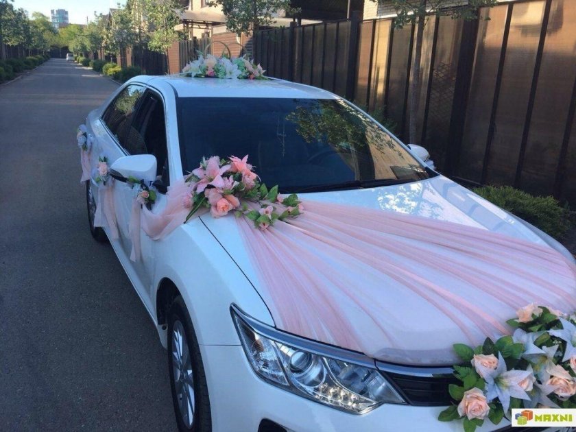 Украшение машины на свадьбу