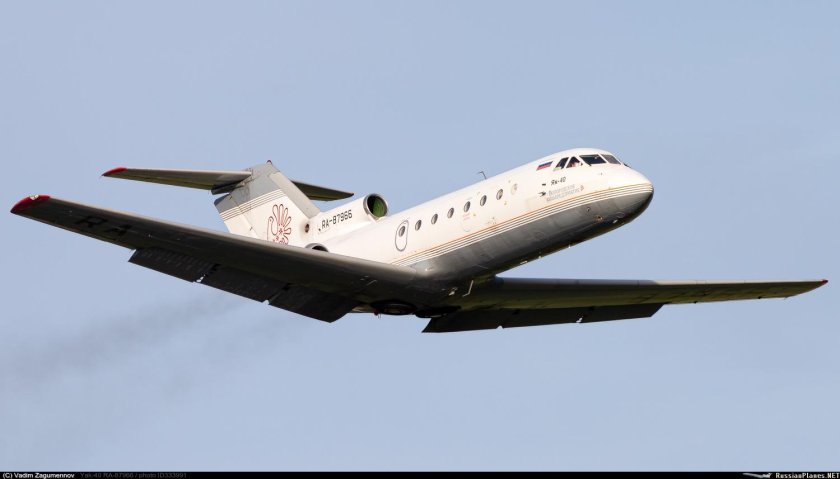 Як 40 пассажирский самолет