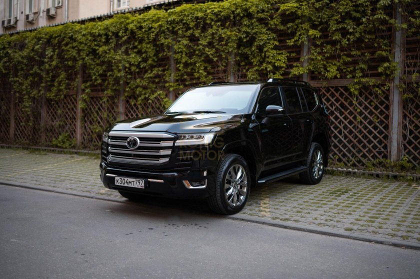 Toyota land cruiser 300