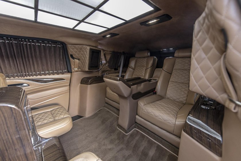 Кадиллак Эскалейд 2023 салон