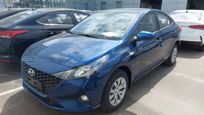 Hyundai Solaris 2022 коричневый