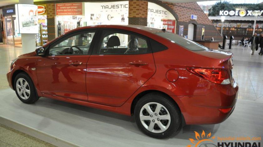 Хендай Солярис 2015 красный гранат