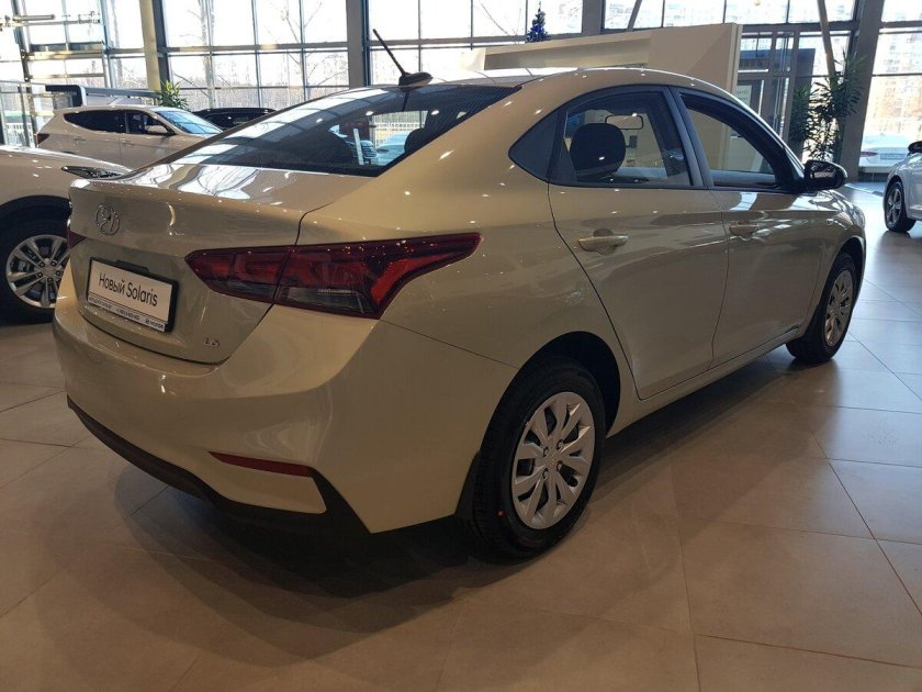 Бежевый Хендай Солярис 2020