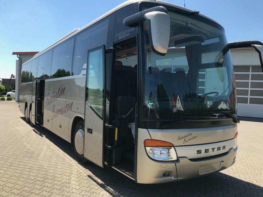 Автобус mercedes benz