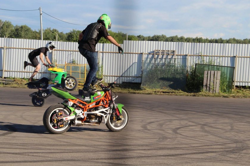 Дрифт на мотоцикле