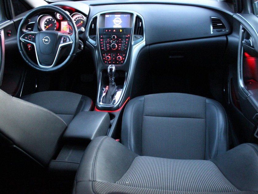 Opel astra j 2012 салон