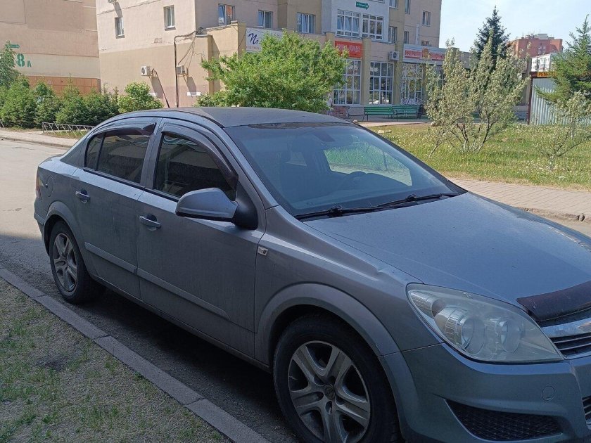 Опель Астра 2010 года