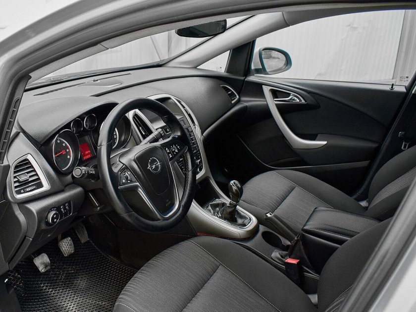 Опель астра j хэтчбек