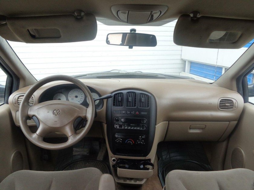 Dodge Caravan 2002 салон