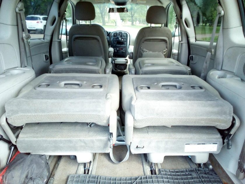 Dodge caravan 2004 салон