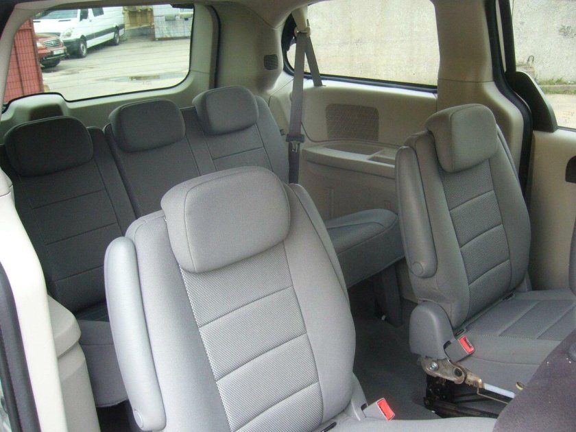 Dodge Caravan 5 салон