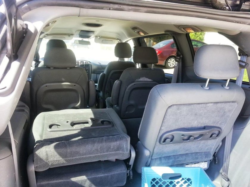 Dodge Caravan 2004 салон