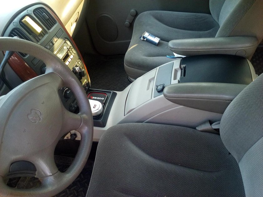 Подлокотник Додж Караван 2001