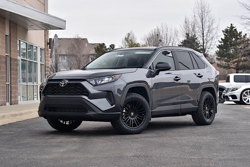 Toyota rav4 2019 черный