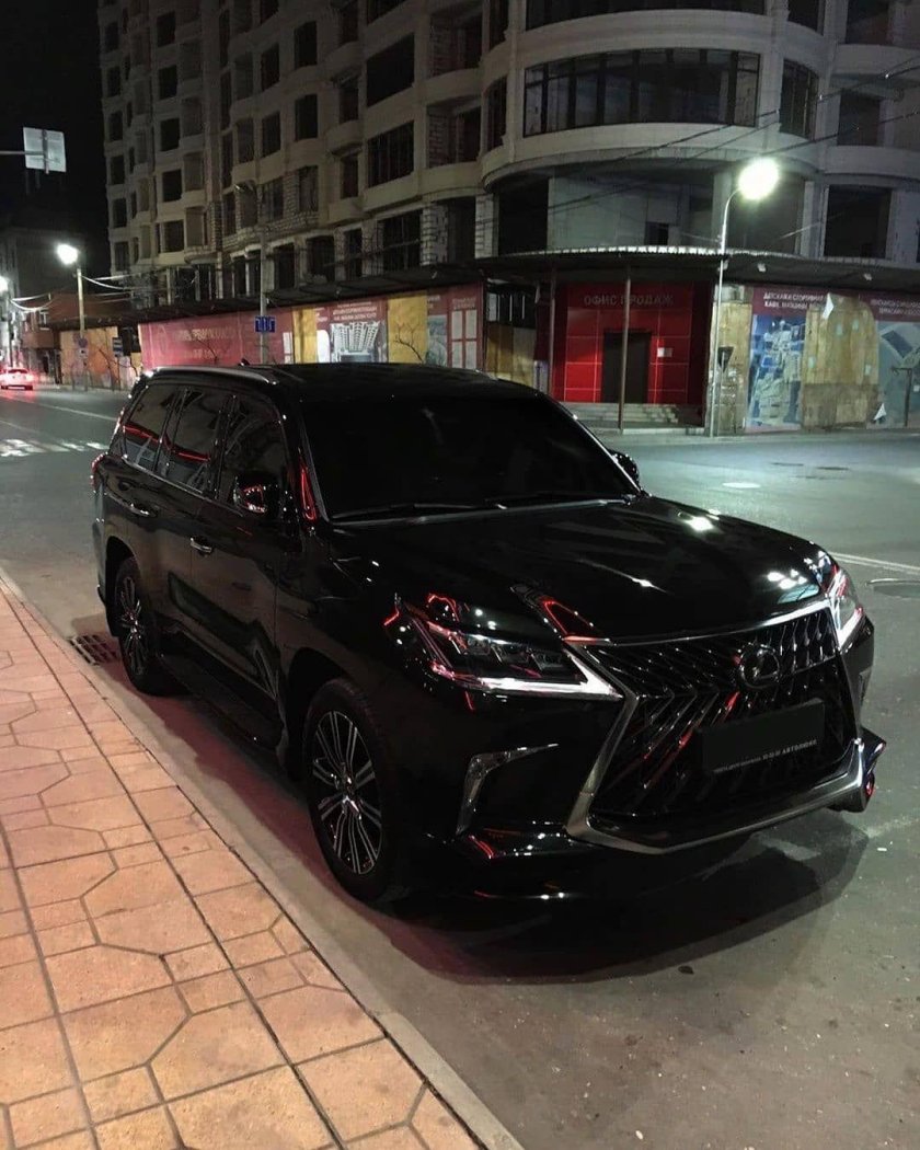 Лексус 570 черный тонированный