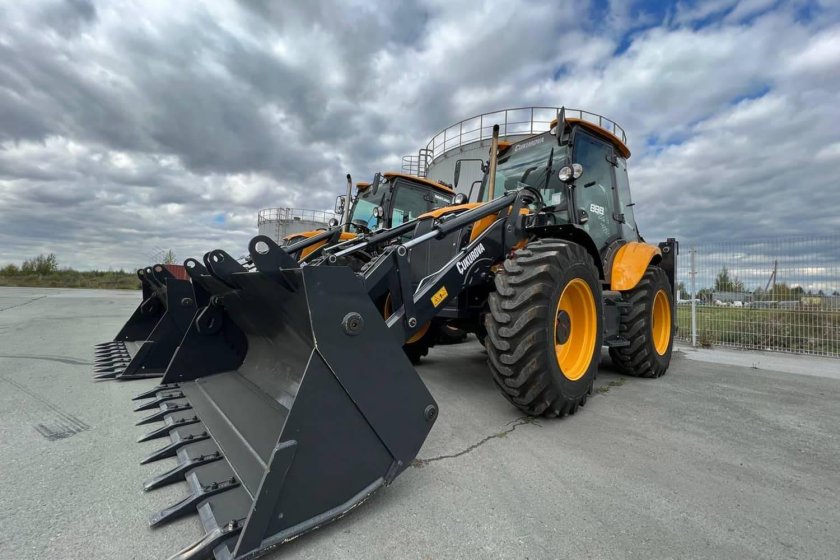 Экскаватор-погрузчик Cukurova 888